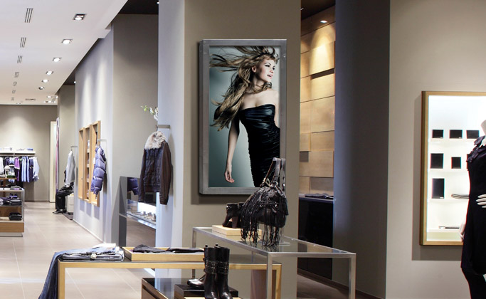 Digital signage for the retail trade